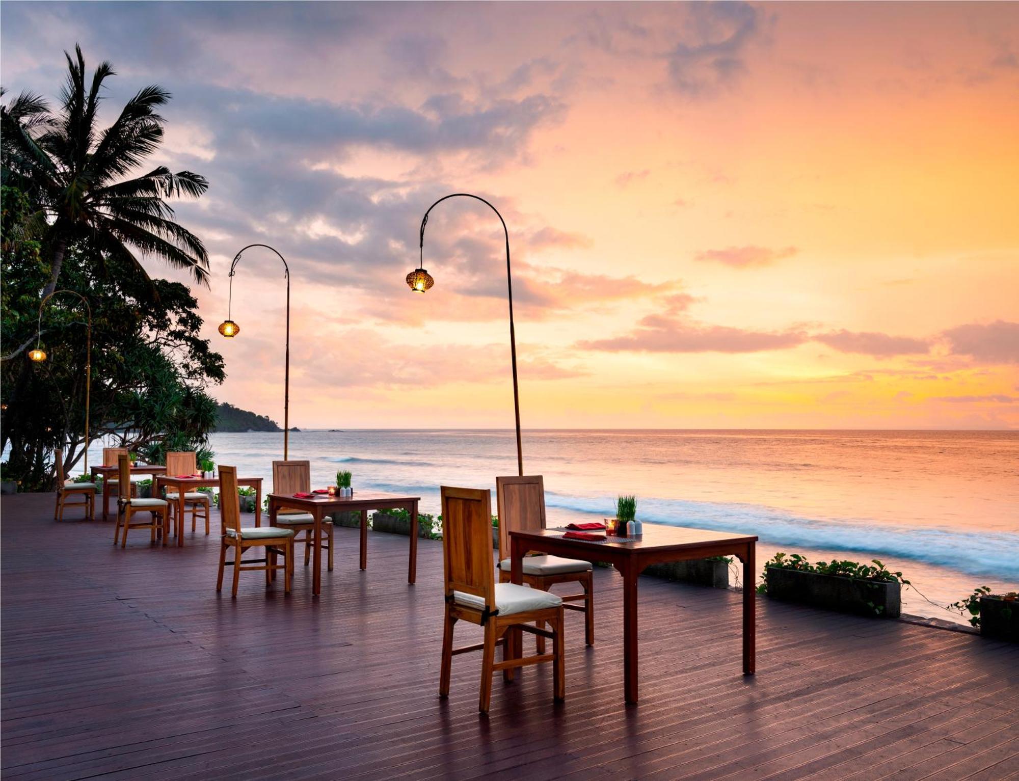 Mangsit Suites By Holiday Resort Lombok Exterior photo
